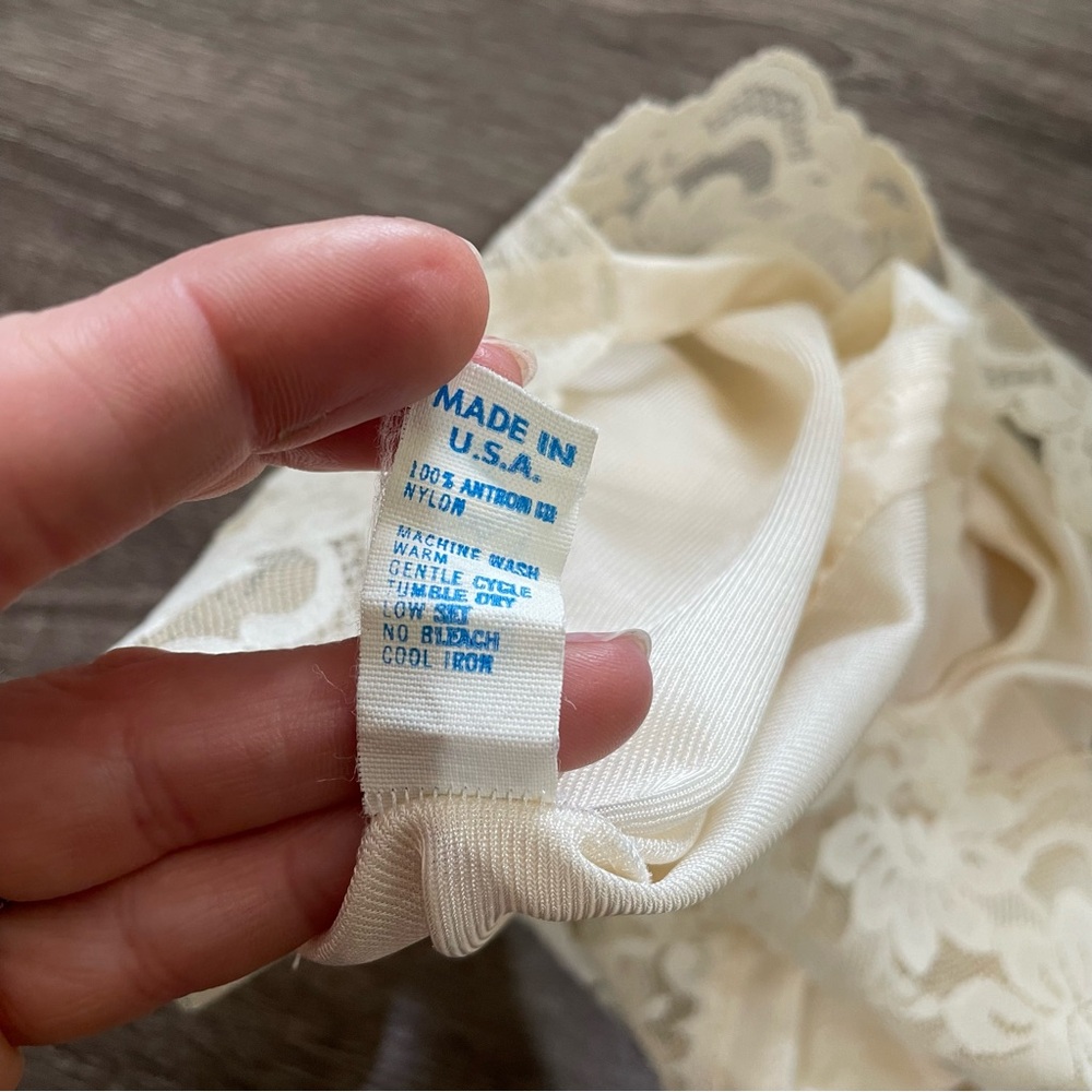 Vintage Elegant Off White Lace Cami Lingerie Top - Picture 9 of 9